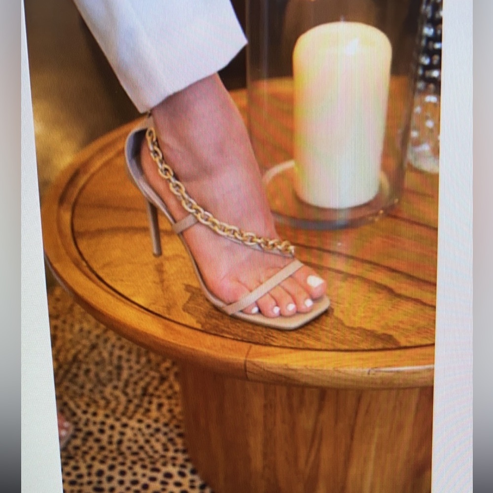 Chain heels